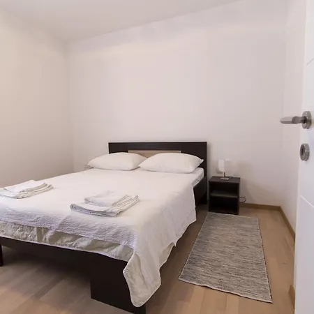 דירה Skroce זאטון