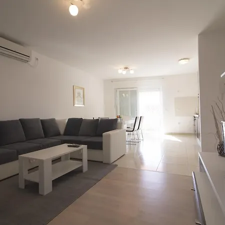 Apartment Skroce *