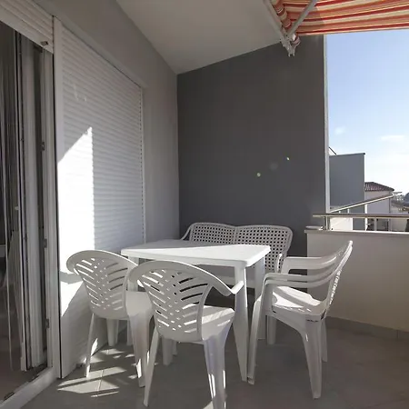 Skroce Apartment *